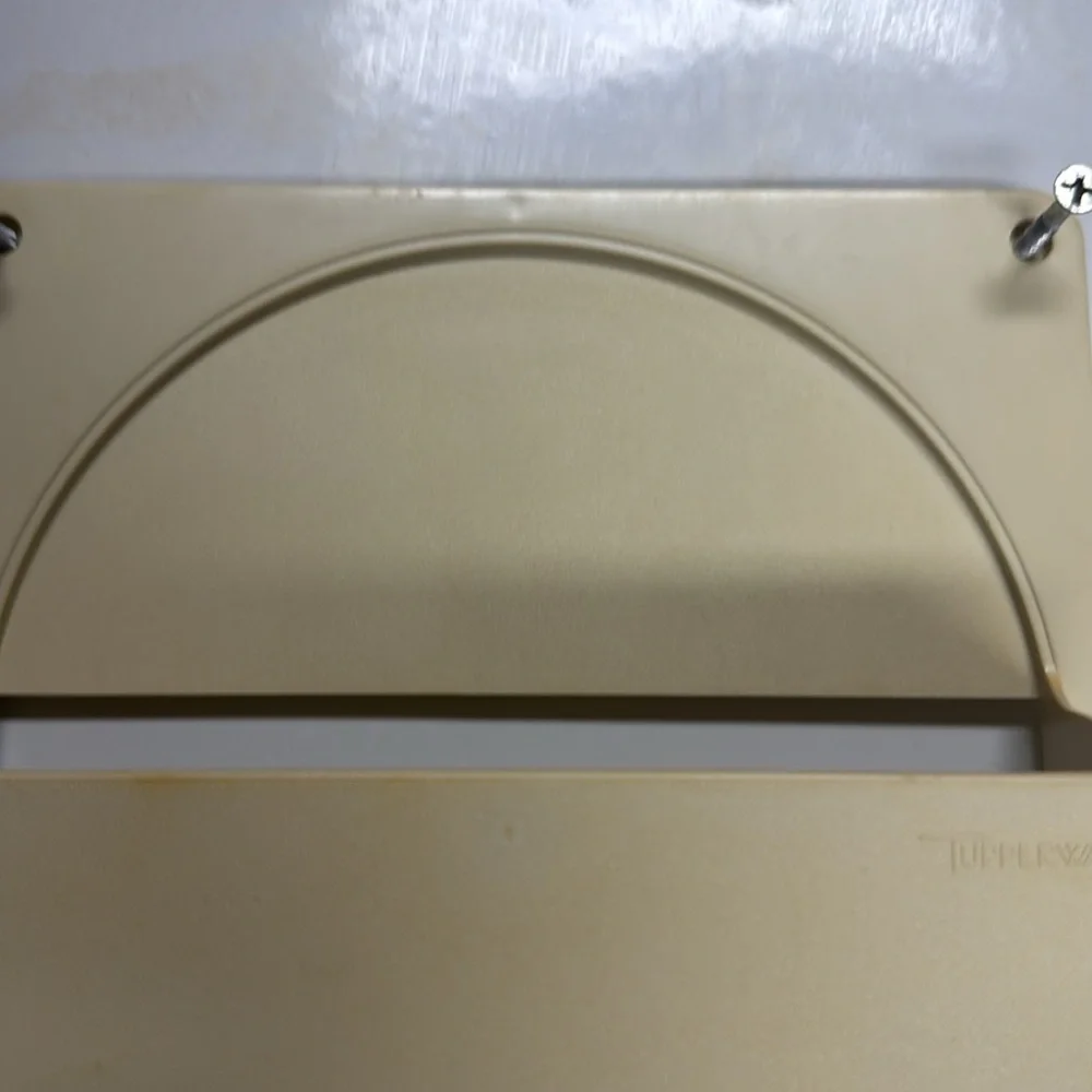Tupperware 1990s 8”x8” Medium Almond Lid/Seal or Paper Plate Holder #1645-4 Wall